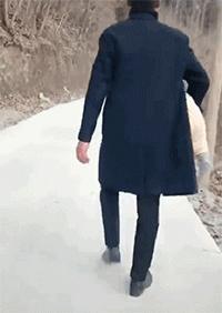 买了个保温杯,结果里面塞满了口红,这是买到假货了?