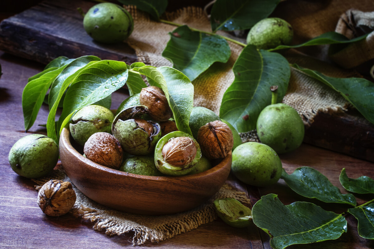 鲜核桃长期保存冷藏还是冷冻,鲜核桃冷冻后可以保存多久