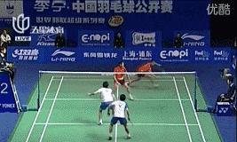 羽毛球双打接杀慢动作图解,羽毛球单打接发花式图解视频教学