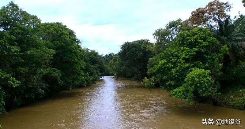 文莱是从马来西亚独立出去的吗,文莱怎么被马来西亚分成两半的