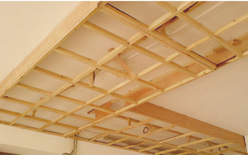 轻钢龙骨和木龙骨优缺点对比,轻钢龙骨和木龙骨哪个适合新手