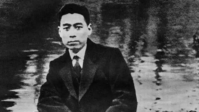 敬爱的周总理两次握手，高尚的情商和智慧，让数亿人敬仰