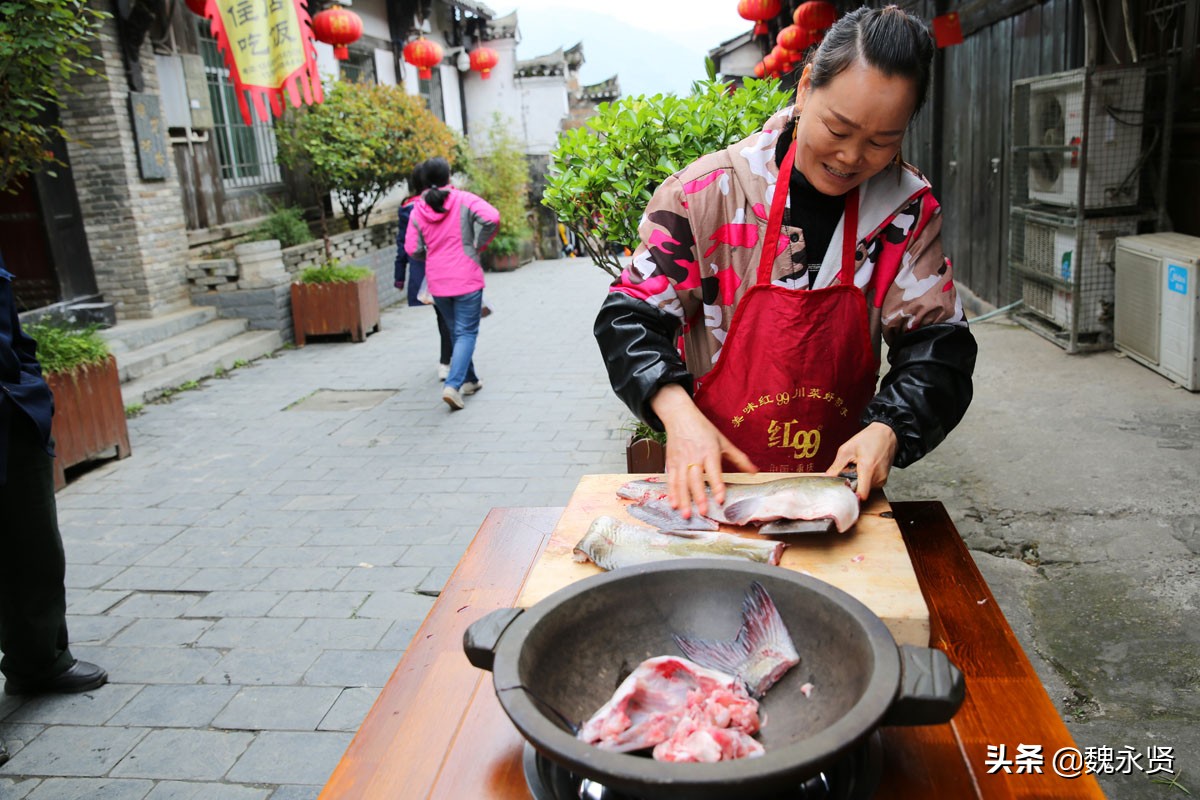石泉后柳古镇：坐大游船划小木船游汉江，走进老街吃腊肉吃鱼