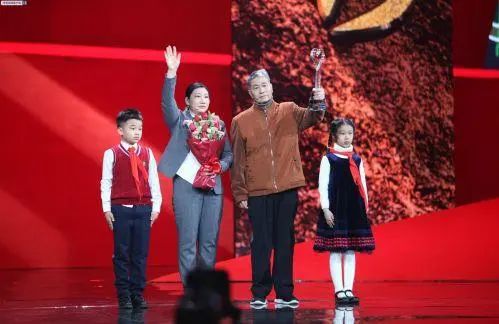 感动中国2019年度人物热血故事作文素材近5年颁奖辞，授之以渔