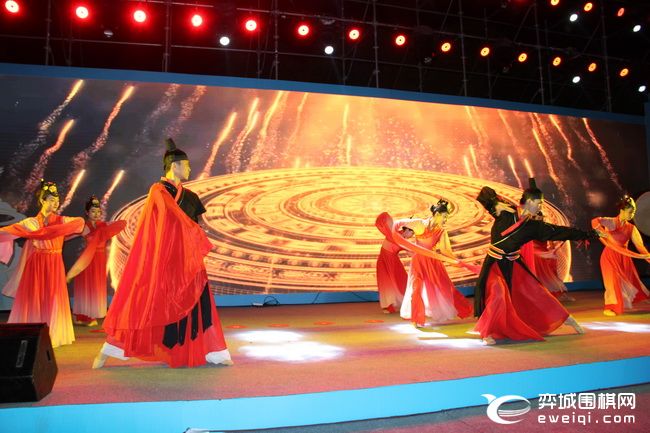 棋圣战柯洁险胜第二盘比赛结果,柯洁跨界自走棋获奖