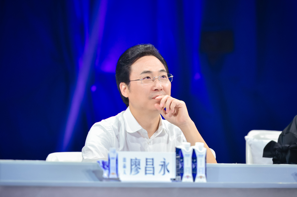 张英席和刘岩谁厉害,声入人心张英席和刘岩