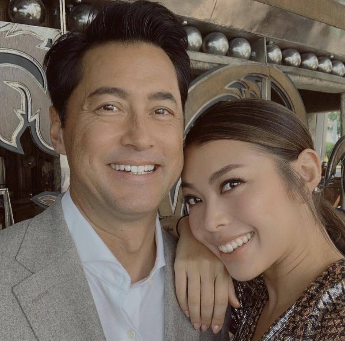 甜蜜！香港著名演员庆与太太结婚28周年，两个女儿外貌身材出众