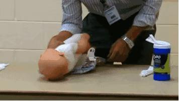 给宝宝换尿不湿的方法,给宝宝换尿不湿的正确方式