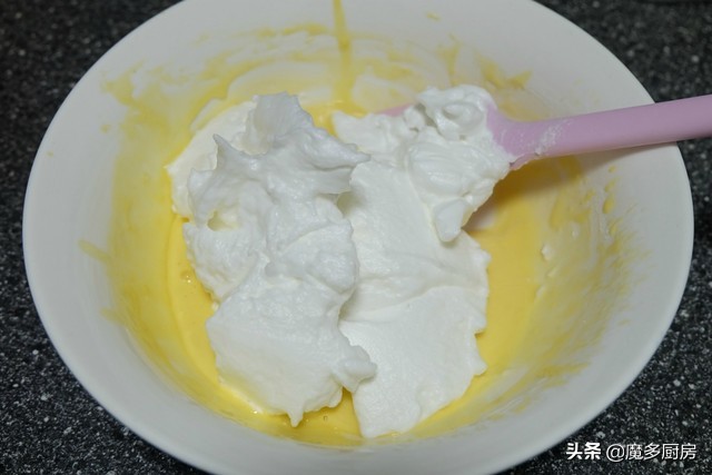 100克低筋面粉做蛋糕要放几个鸡蛋,130克低筋面粉放多少鸡蛋做蛋糕