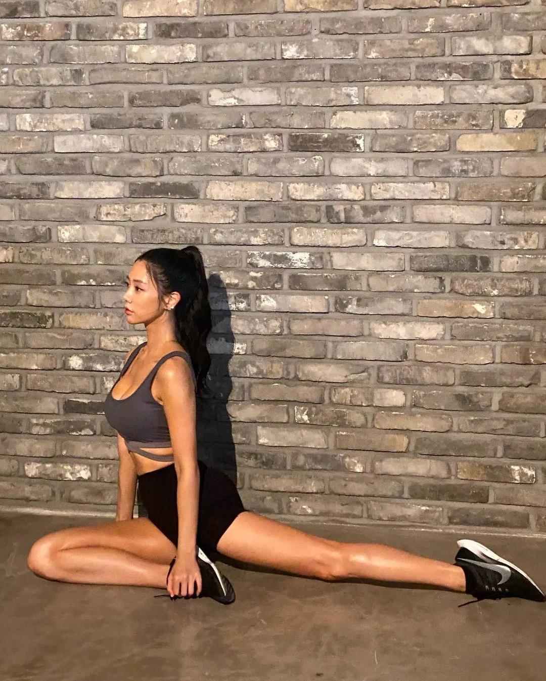 李成敏身材写真照片,拥有魔鬼身材的李成敏