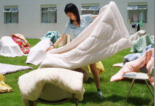 头上头皮屑越抓越多,头上头皮屑多头皮一挠就破