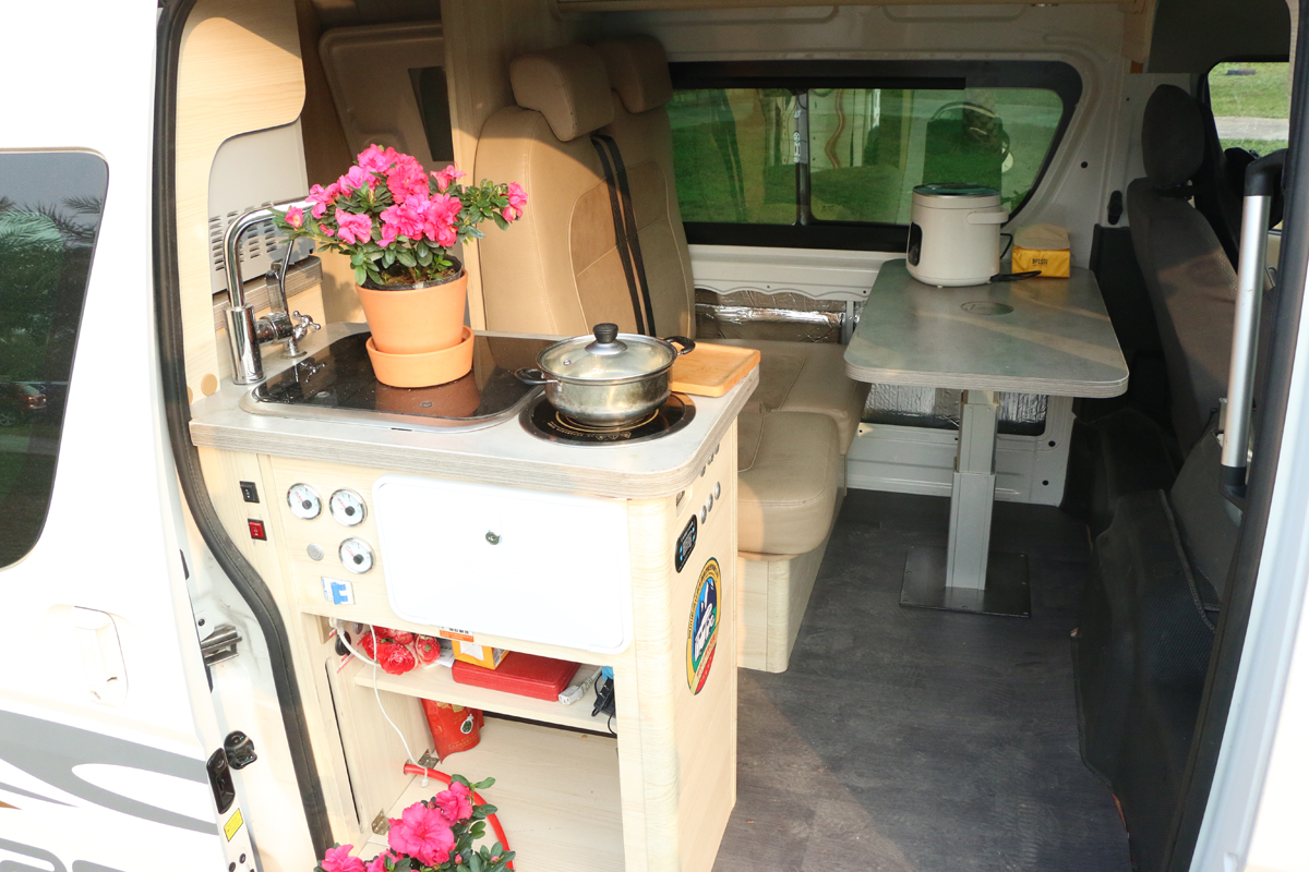 福田G9对卡座升顶房车,福田g9房车五菱房车对比