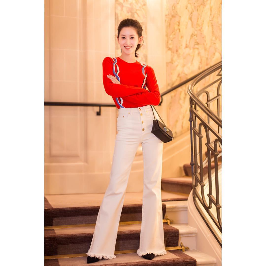 章泽天凭借健美操进清华视频,章泽天玩陀螺