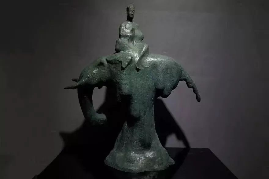 西安赛格品牌大升级!瑞幸和COACH做邻居,西安商业8月迷幻现实