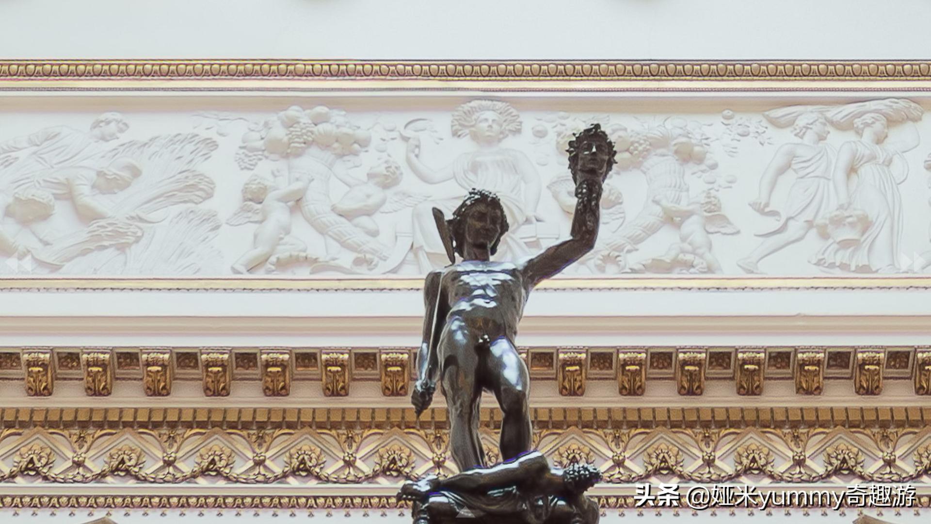 白金汉宫是女王的宫殿吗,伊丽莎白二世白金汉宫阳台