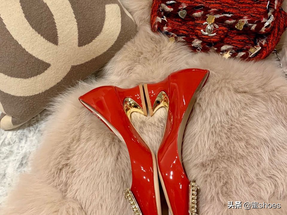 rv方扣高跟鞋正品,rv方扣漆皮高跟鞋黑色