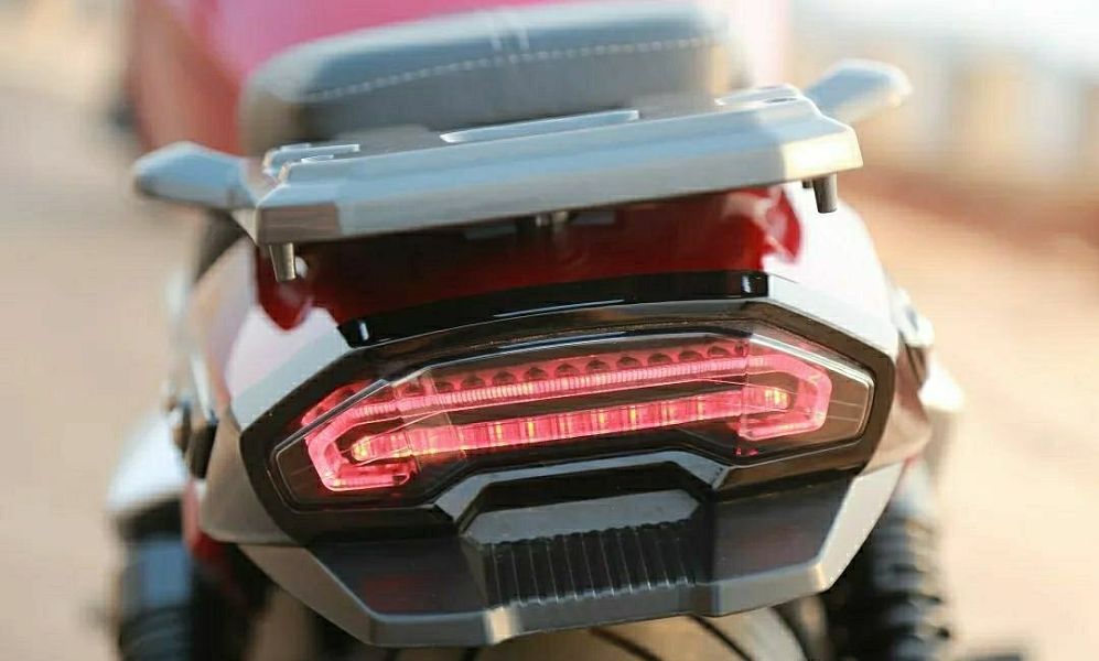 龙嘉V霸650发布:辐条、日清、KYB、无钥、座椅手把加热