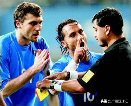 韩国足球踩奖杯,韩国足球队踩奖杯后续