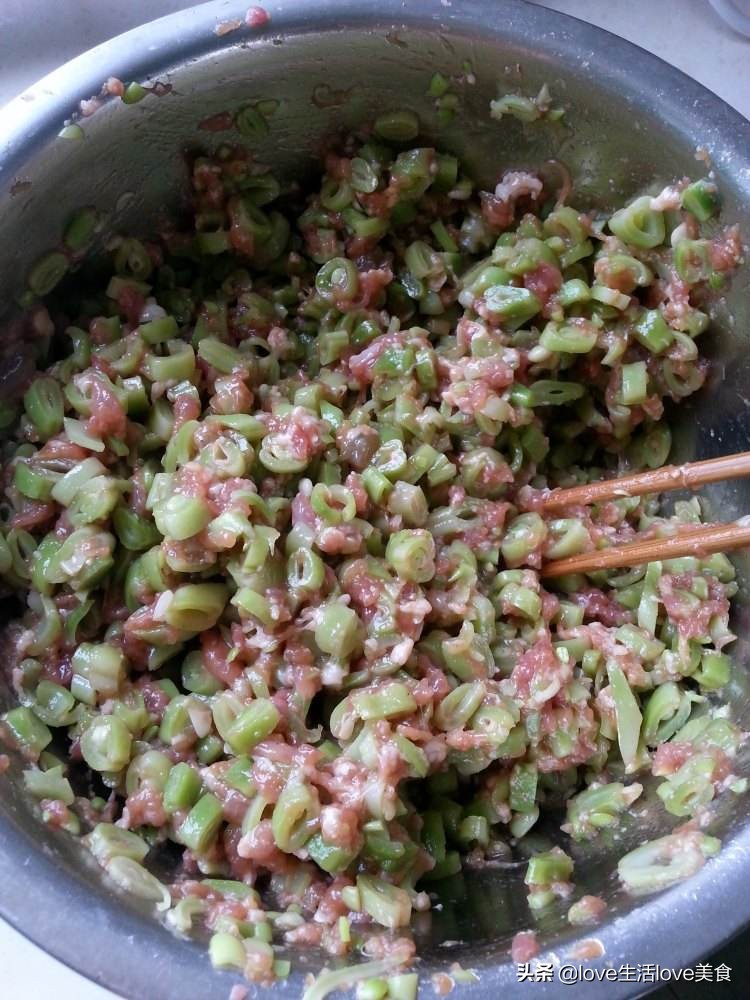 豆角包饺子需要焯水嘛,豆角包饺子要不要焯水