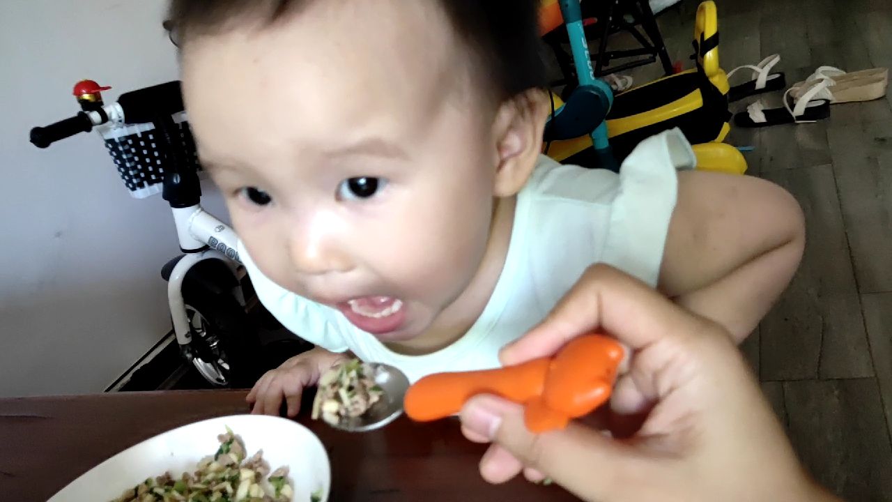 宝宝便秘是因为母乳不够的原因嘛,宝宝便秘是没有吃饱吗