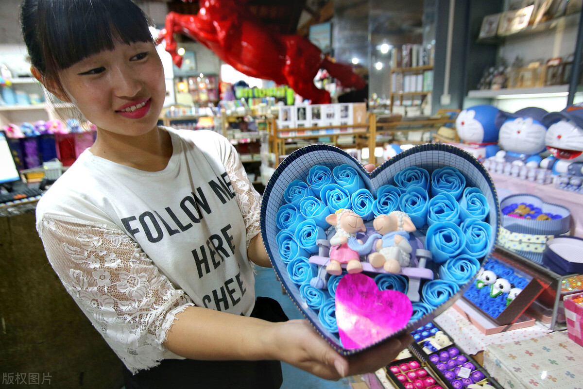 520天纪念日送什么礼物给女朋友,520表白日送女生什么礼物