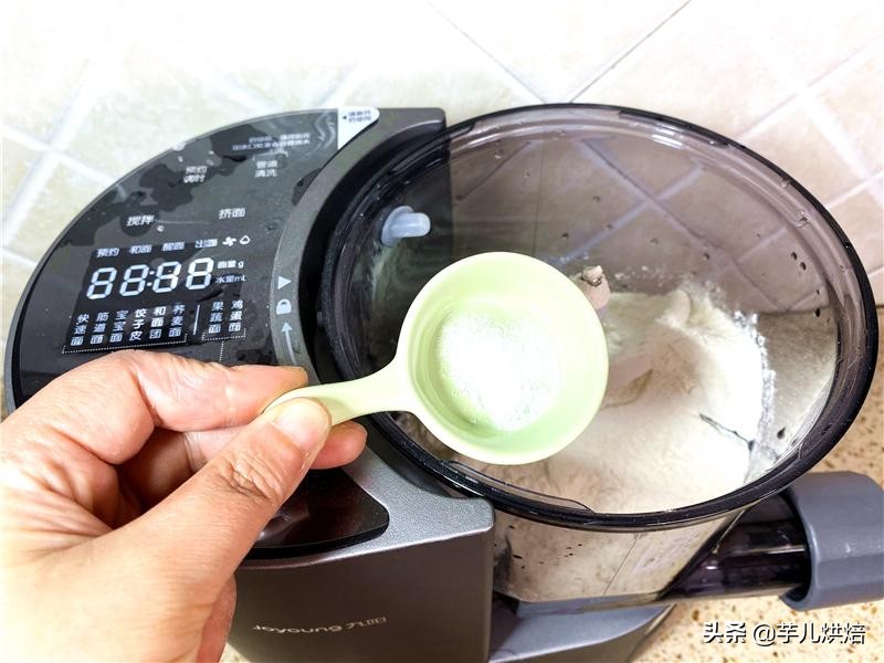 在家如何无需材料做出好吃的面条,自制面条吃起来不劲道