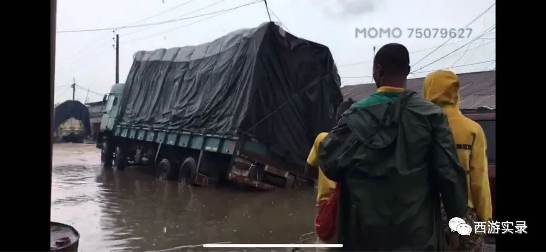 黑人不怕我车上警察，被押机场，和被绑架老乡吃饭，华人酋长宰我