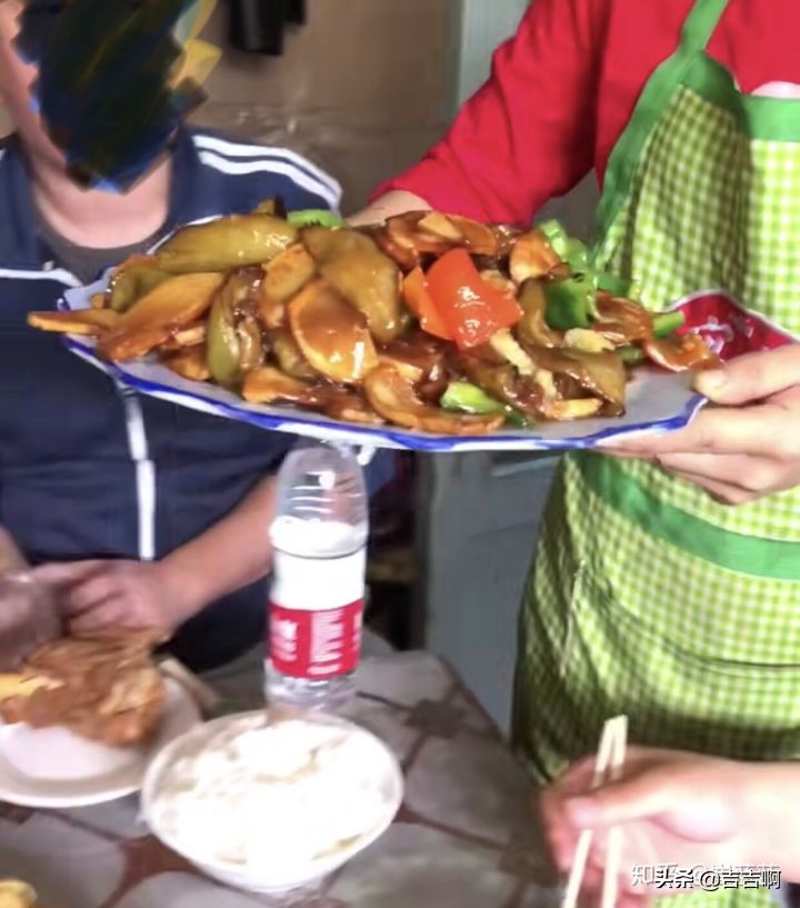 在东北吃饭是一种什么体验,跟东北人吃饭是什么体验