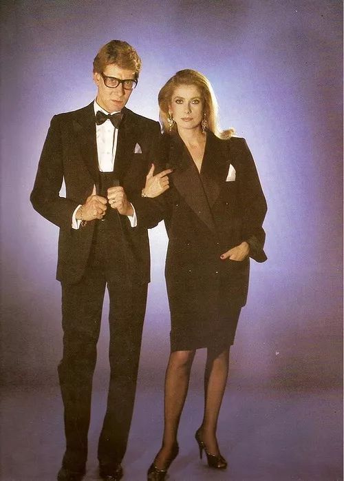 那个卖口红的YSL，教会女孩不色情的穿黑*袜丝**