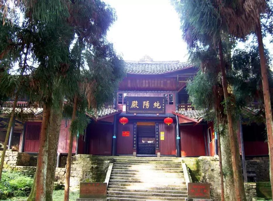 峨眉春游免费景点,一条绝佳的自驾旅游线路