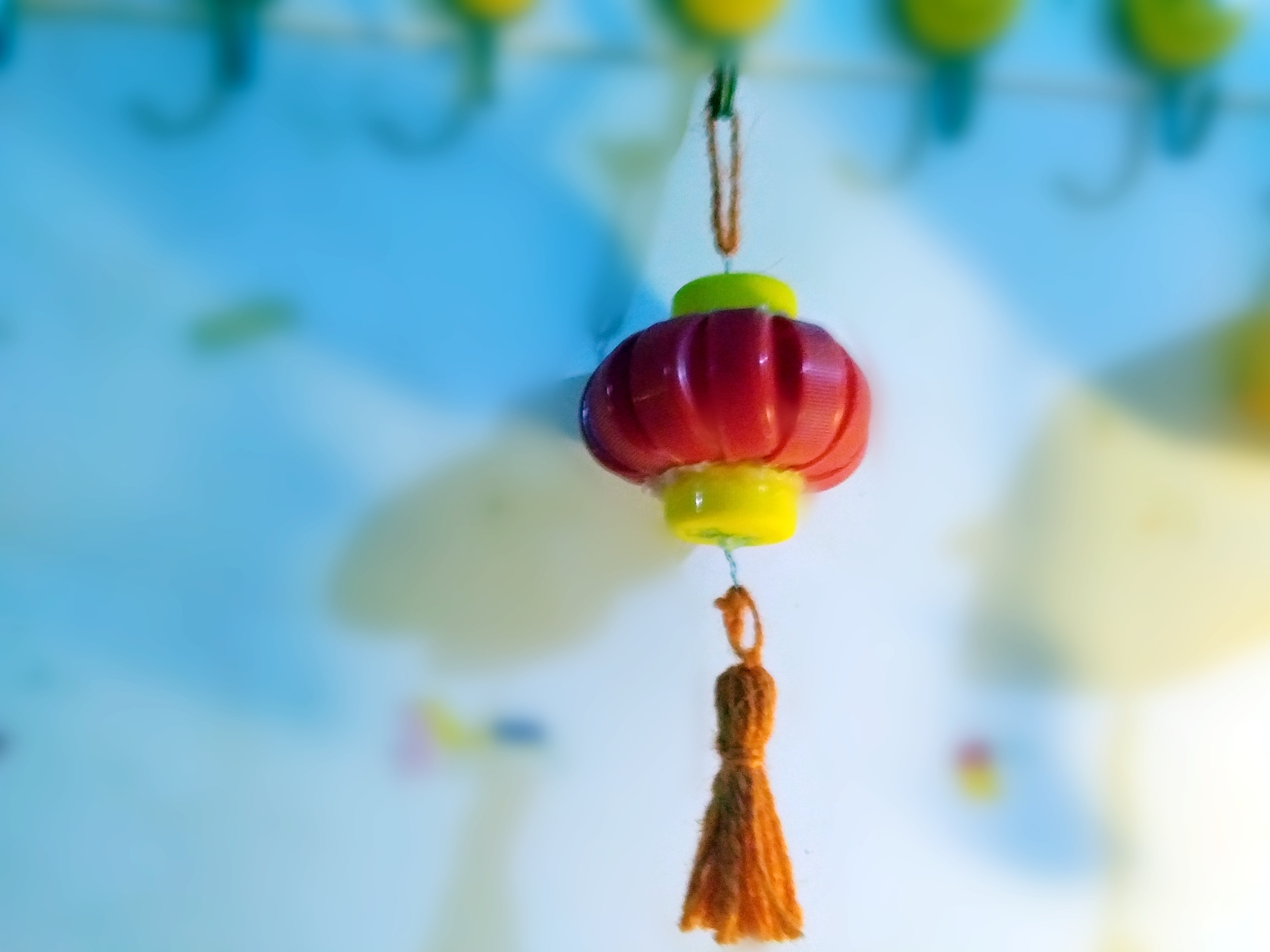 手把手教你用瓶盖做灯笼教程,100个瓶盖大灯笼制作大全