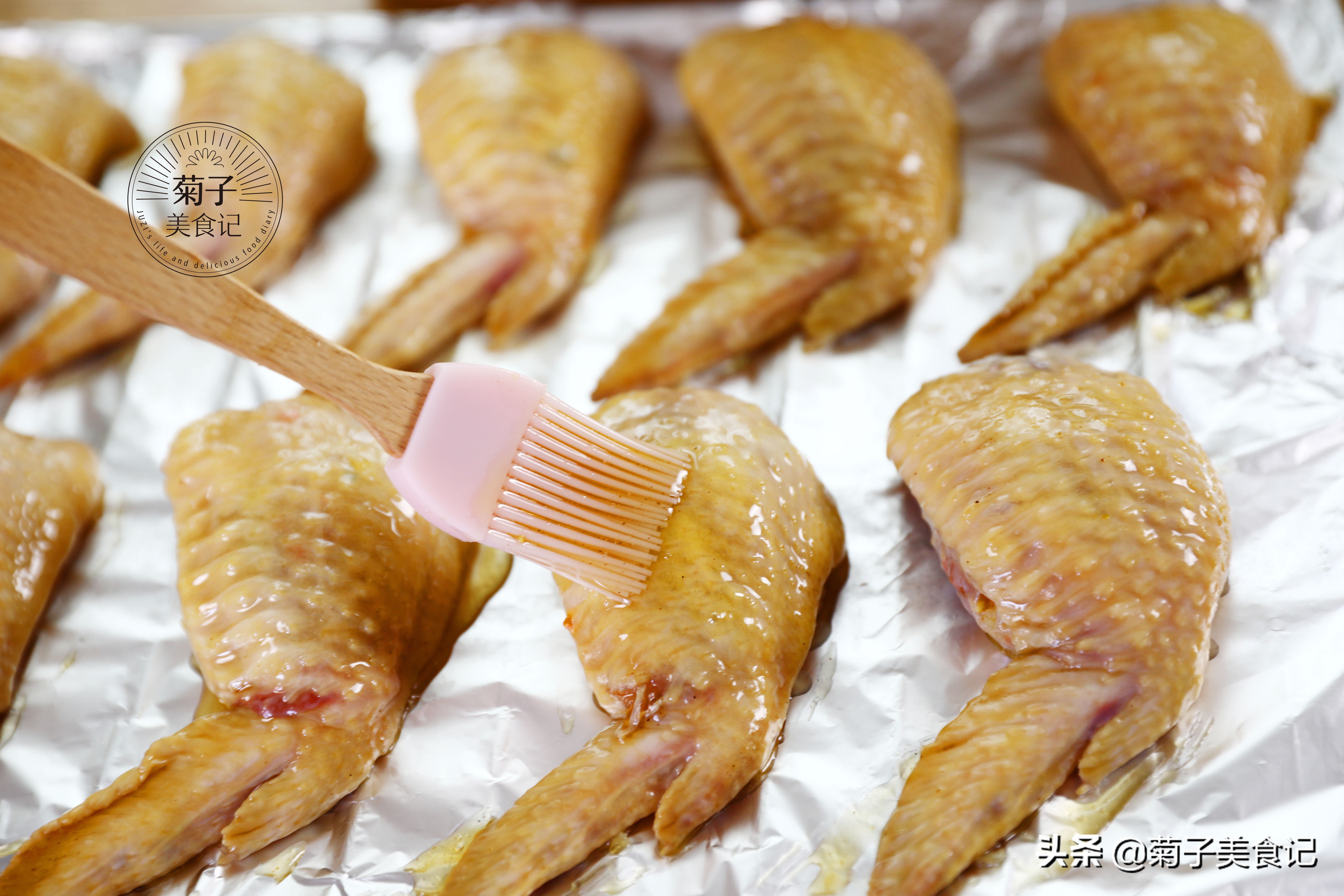 鸡翅包饭可真是太香了,鸡翅包饭一口吃完