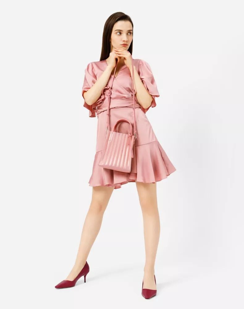 显腿长又显瘦的高跟鞋图片,胖妹妹冬季显瘦穿搭高跟鞋