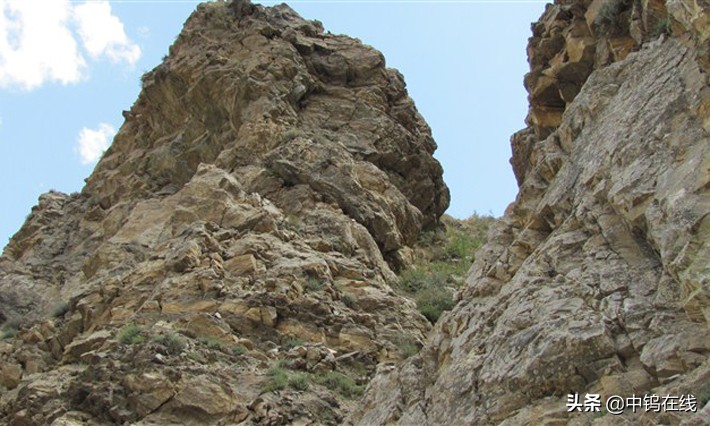 阿富汗金山上的乞丐,阿富汗坐拥金山银山的乞丐