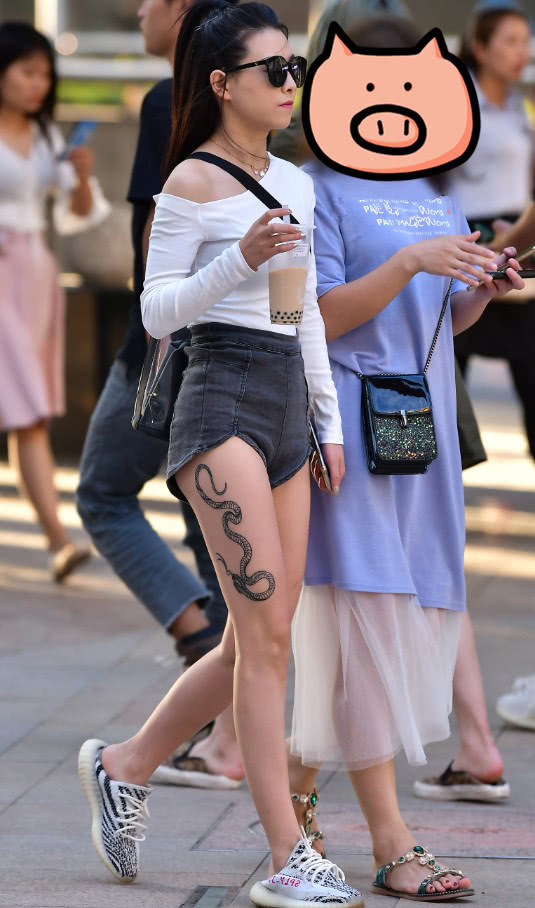 土豪和我有多大区别?我只配穿回力,她却把椰子当拖鞋穿,心塞