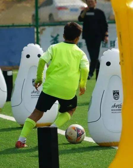 李春满足球教学,李春满训练视频