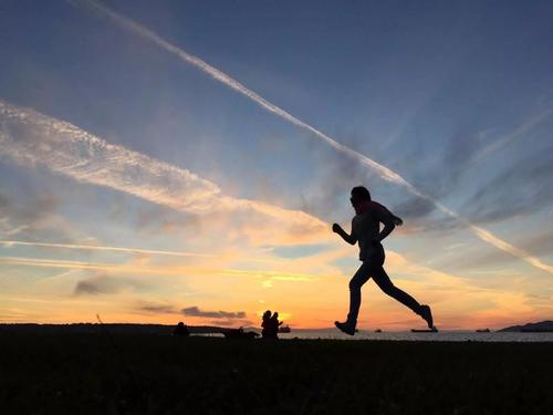 皮肤暗黄泛红毛孔大长痘痘,暗黄泛红长痘混油皮