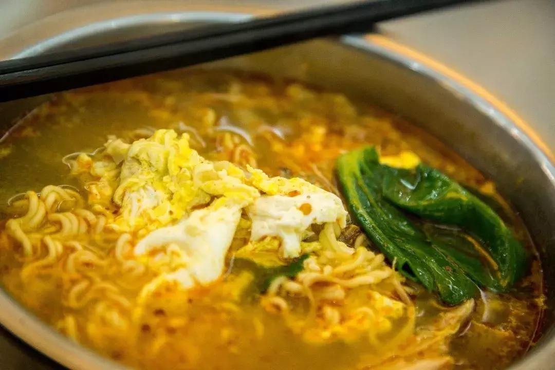 叫醒你的不是闹钟是给孩子做饭,清晨叫醒你的不是闹钟