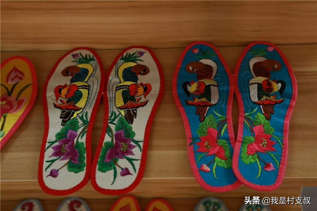 绣花鞋垫采用的是什么绣,手工鞋垫绣花自己绣带线的