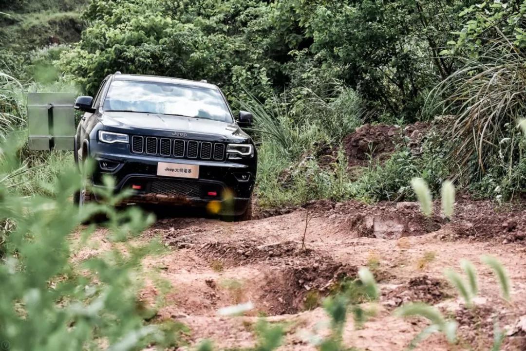 jeep越野之旅,jeep越野强势亮相