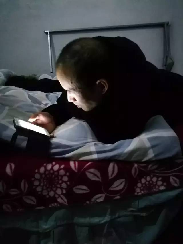 互联网攻陷中老年人群:奶奶抢红包,外婆学美图