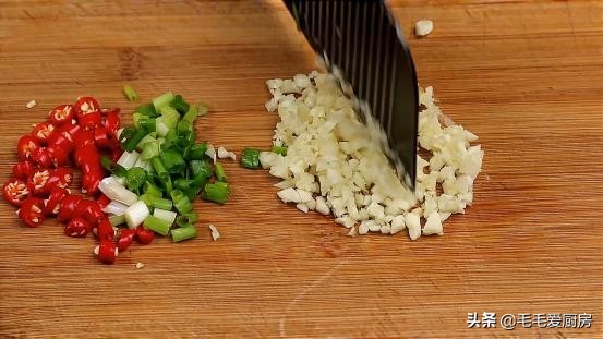 为什么饭店的拌黄瓜那么好吃?原来做法这么简单,学会过年露一手