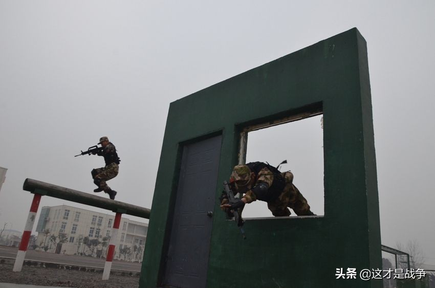 新兵老兵400米障碍,解放军400米障碍