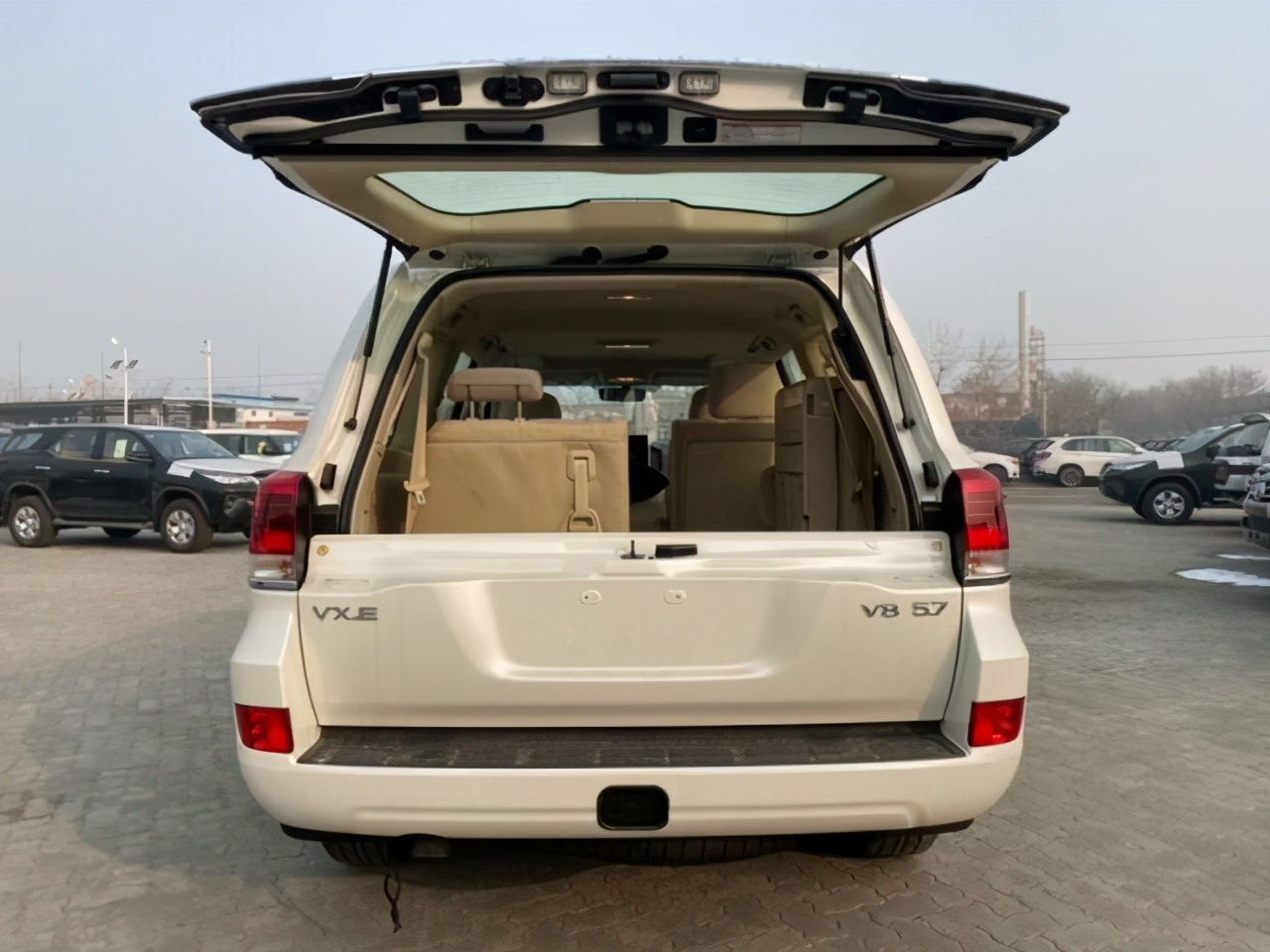 丰田兰德酷路泽5700顶配vxr黑色,丰田酷路泽5700v8exr与vxr区别