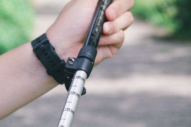 登山杖登山的时候的正确使用方法,登山杖怎么正确使用