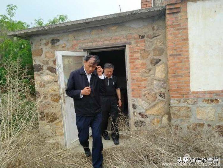 时隔多年老连长带老兵回归军营,三位老战友回忆当年军旅