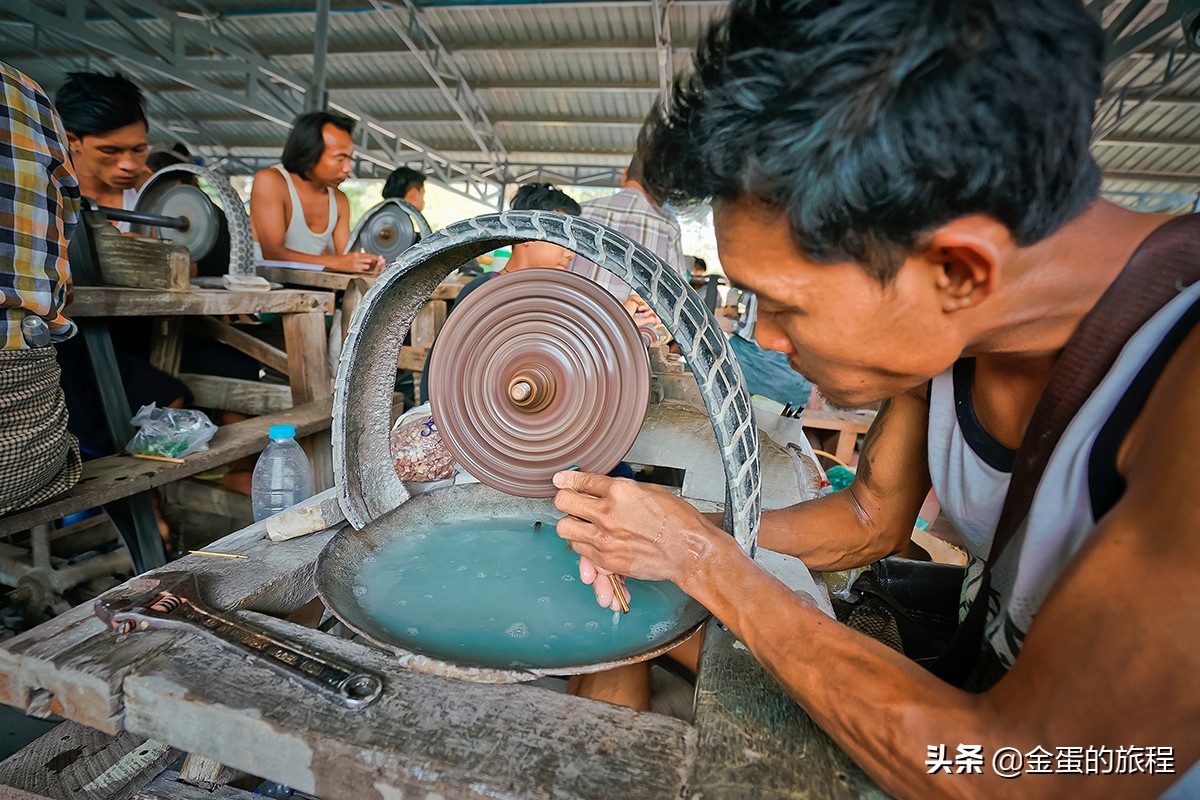 揭秘缅甸曼德勒小众景点，缅甸最大的翡翠市场，跌眼镜的地摊景象