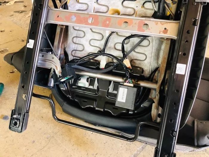 真皮座椅破了一点皮还在上面,汽车真皮座椅破了如何修复