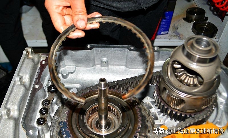 别克君威挂挡突然空转不走,君威变速箱起步打滑是怎么回事