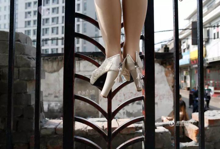 十岁小孩经常离家出走怎么办,十几岁孩子逃学有什么办法教育